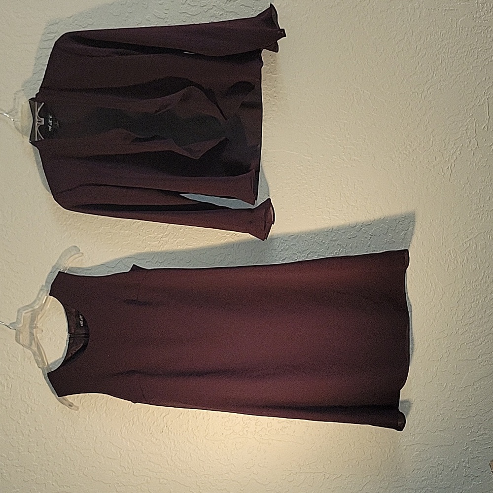 Perfect Plum colored A.K.C. 2 PC dress set. Size 8.